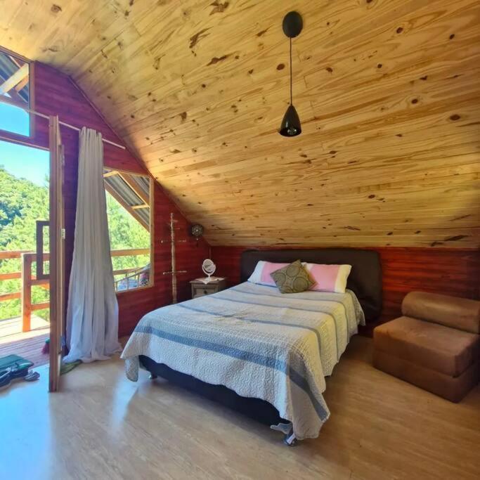 Chalet Na Montanha Com Vista Cascata Saojudas *